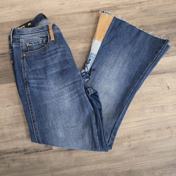 NWT - Buffalo David Bitton High Rise Leg Opening Embroidered Jeans 26 - Picture 15 of 15